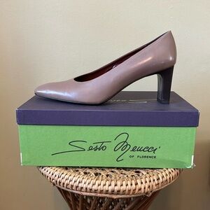 Vintage Sesto Meucci taupe pumps